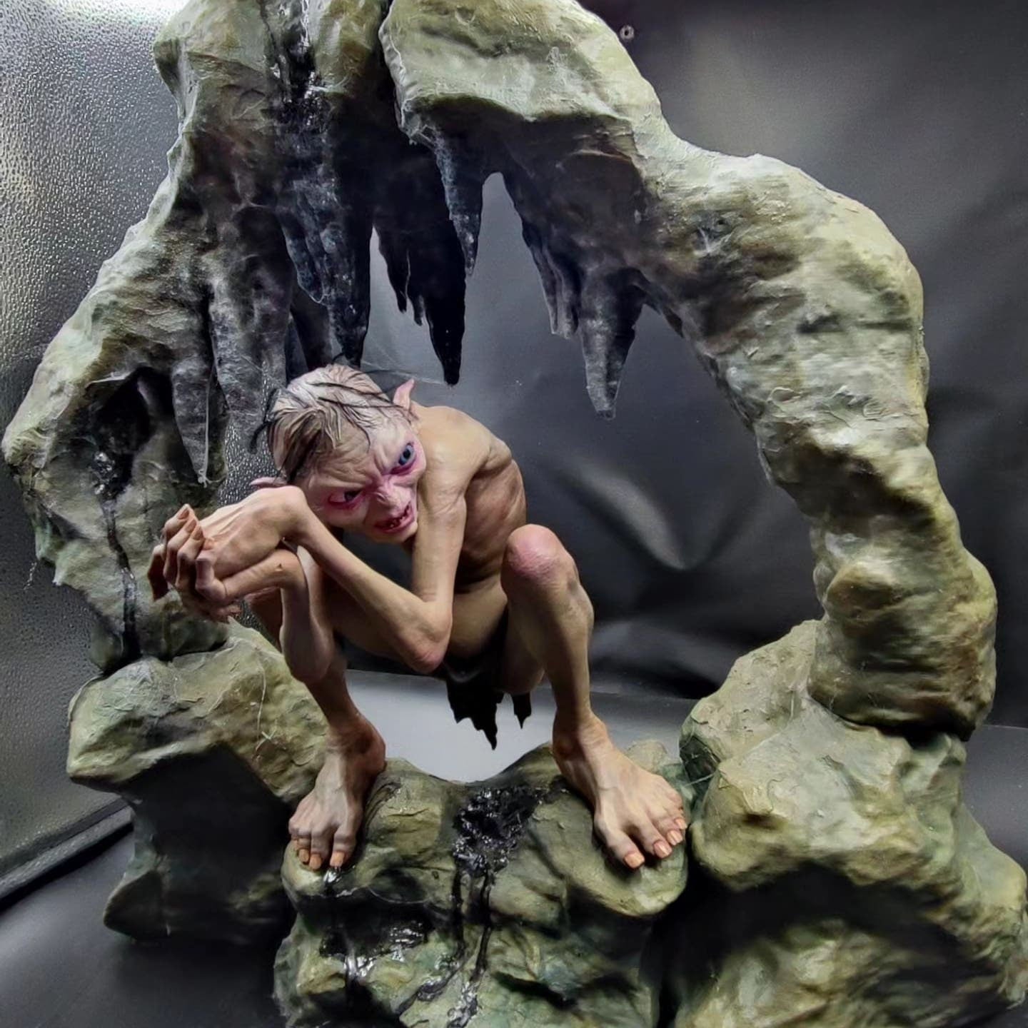 The Cave Dweller diorama 1/3. lotr statue hand painted