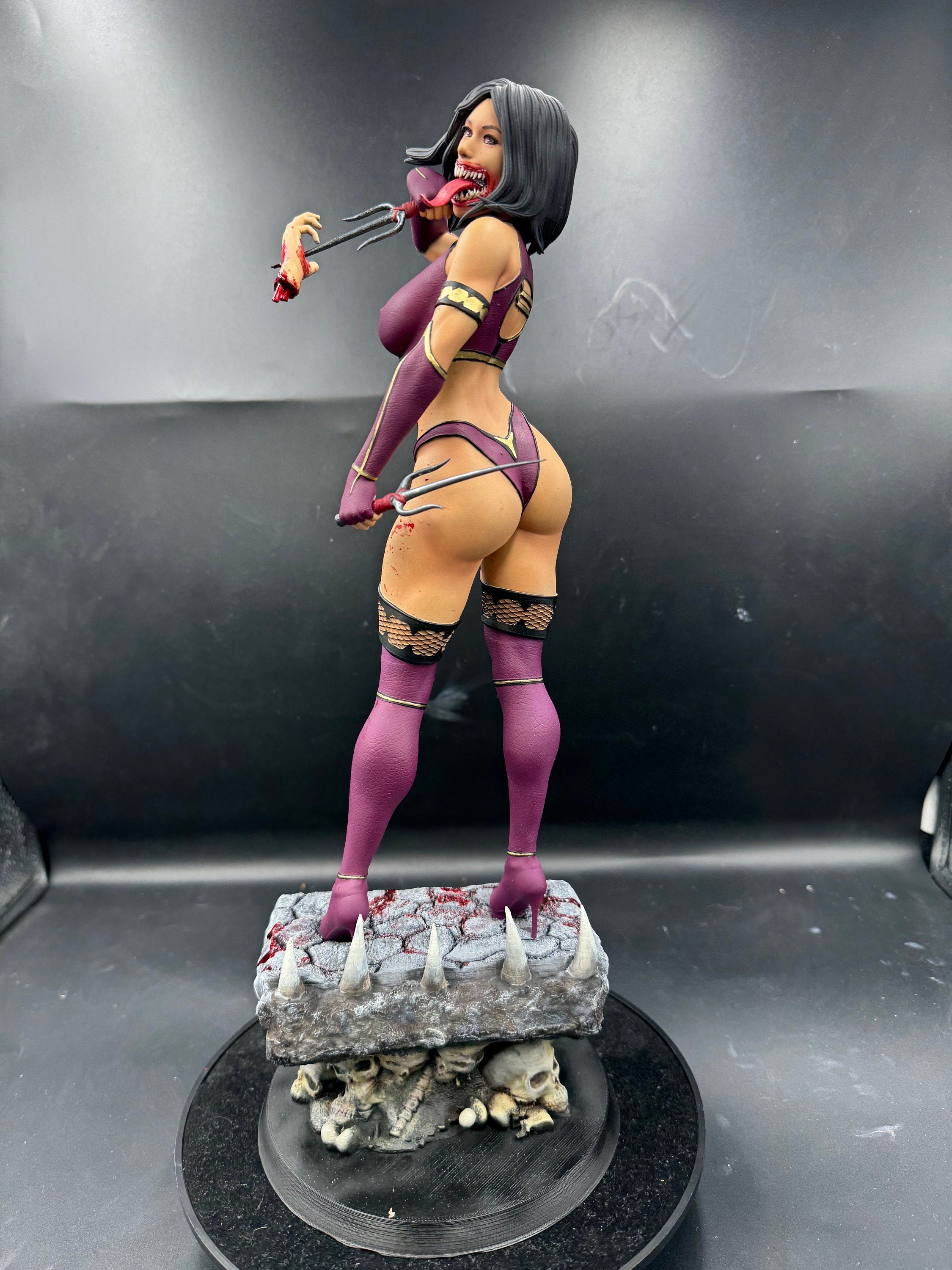 Deadly Assassin woman statue hand painted