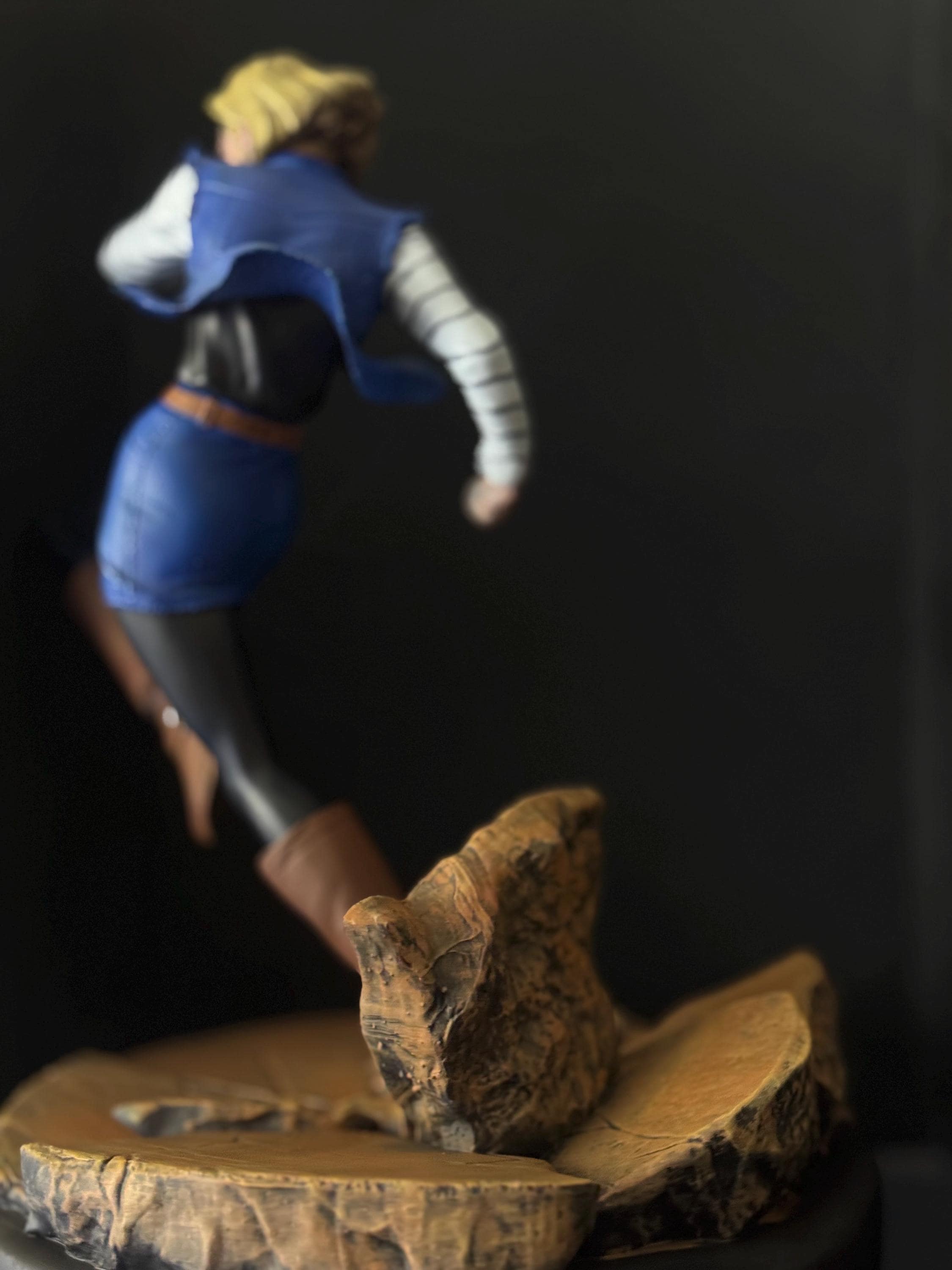 Blonde Warrior statue 1/6 / hand painted