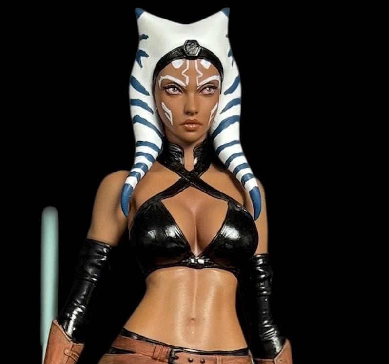 Custom Alien Warrior Woman Figurine – 1/6 Scale Hand Painted