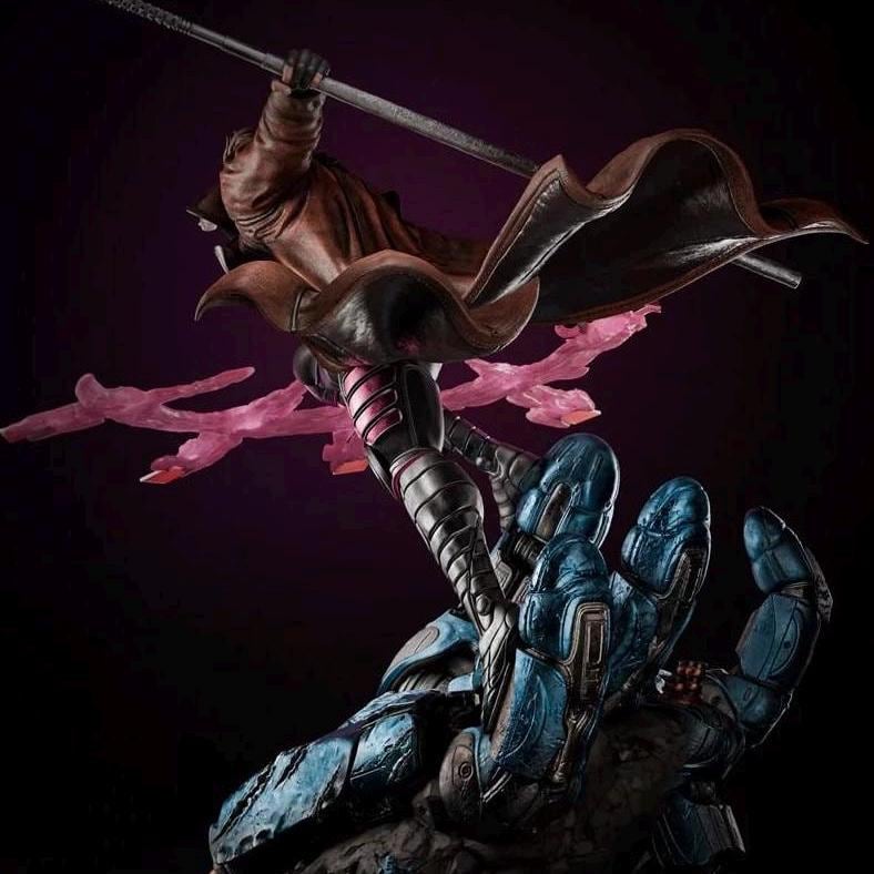 Trench-coated card thrower – hand painted collector statue 1/6