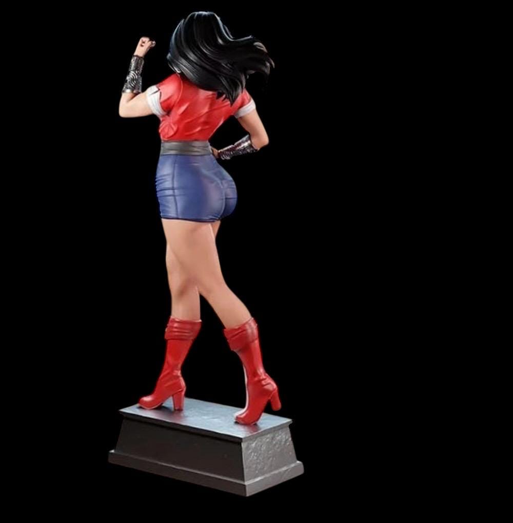 Retro pinup Heroine Statue – Hand Painted Figurine 1/6 – Superhero Collector Display