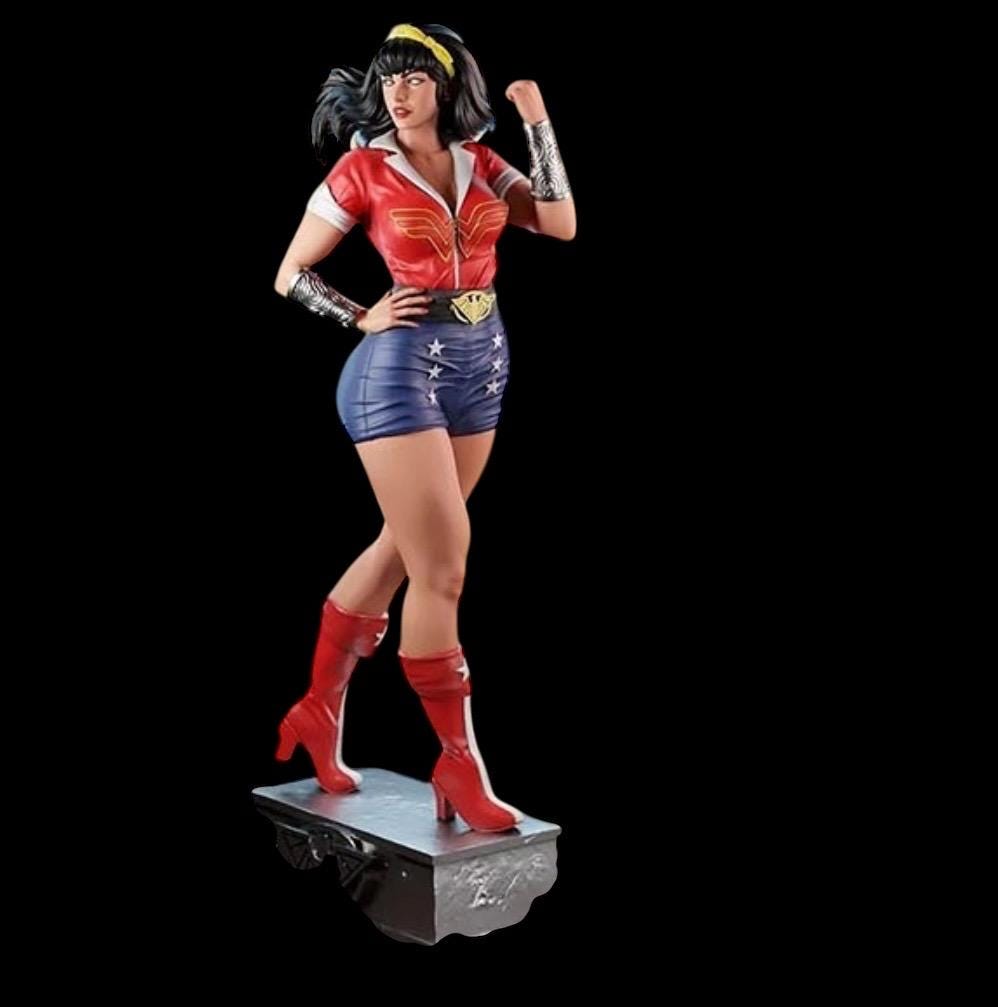 Retro pinup Heroine Statue – Hand Painted Figurine 1/6 – Superhero Collector Display