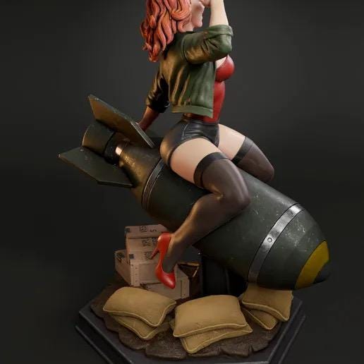 Air Force Bombshell Resin Statue – Vintage Aviation Pin Up Girl Saluting on Nose Art Base, Hand-Painted Retro Military girl 1/6