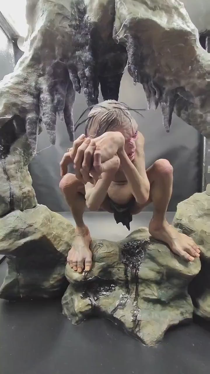 The Cave Dweller diorama 1/3. lotr statue hand painted
